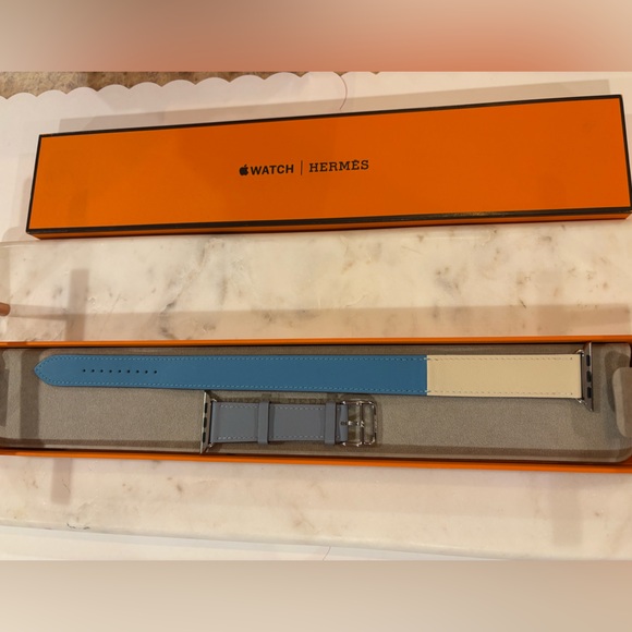Hermès Apple Watch Band in Blue and Cream - Picture 1 of 2